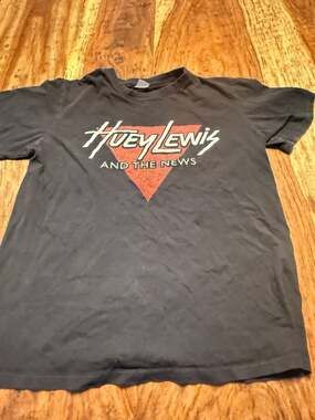 Huey Lewis And The News Band Logo Graphic T-Shirt small